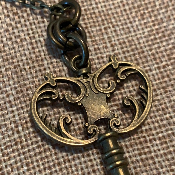 Skeleton key Pendant Necklace 30” Chain New - Picture 7 of 8